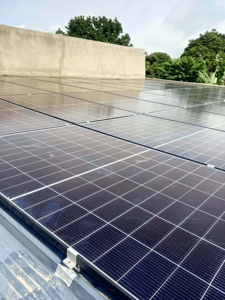 Électrification solaire de sites isolés.